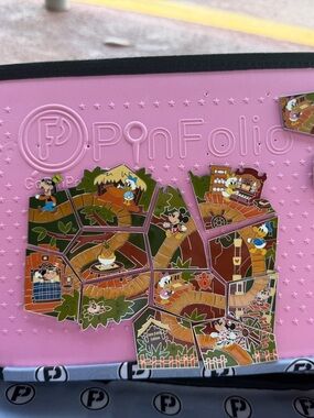 Disney Attractions Puzzle Complete, NO CHASER